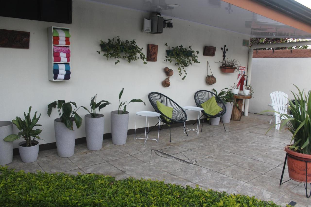 Berlor Airport Inn Río Segundo Buitenkant foto