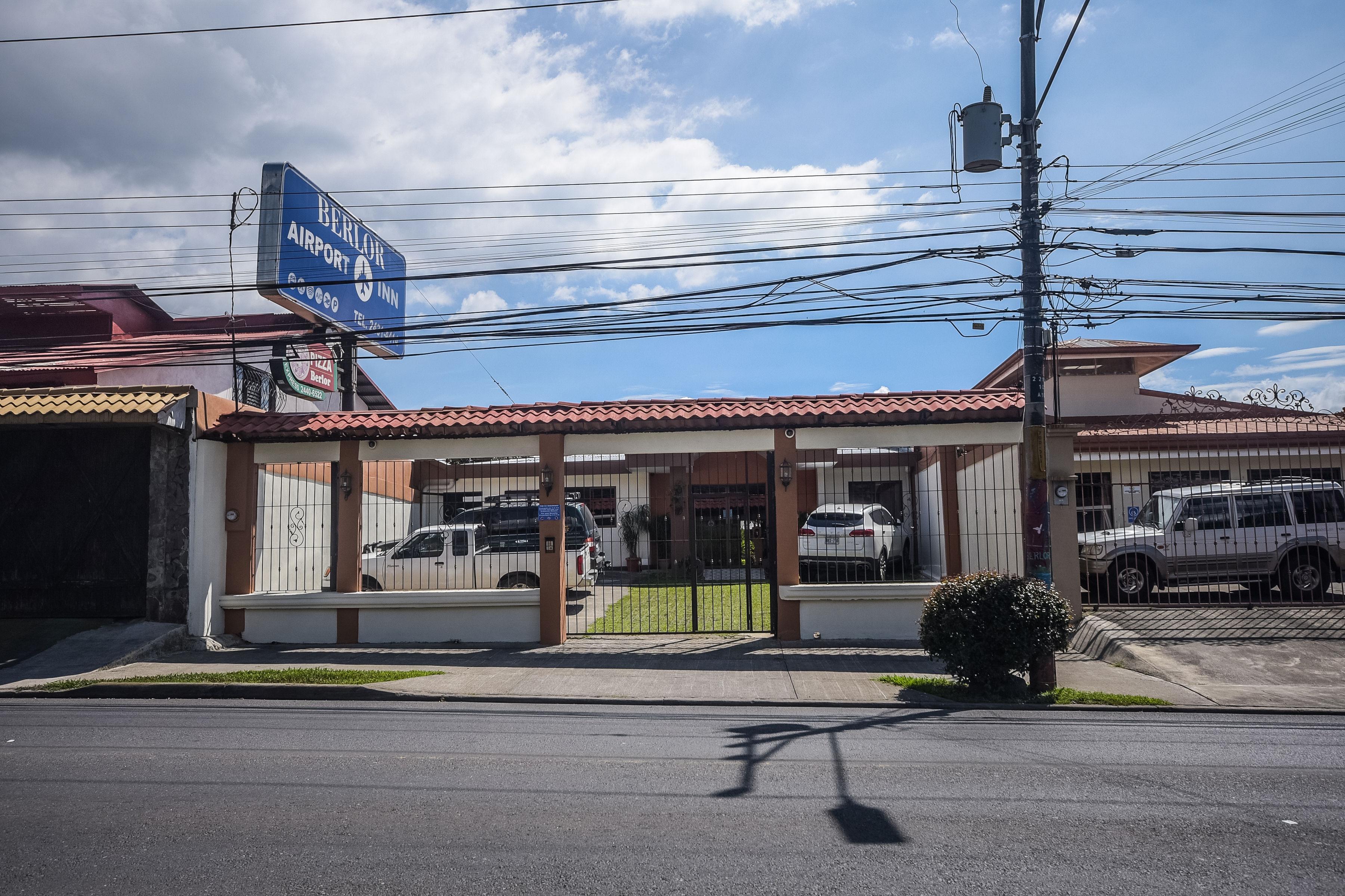 Berlor Airport Inn Río Segundo Buitenkant foto