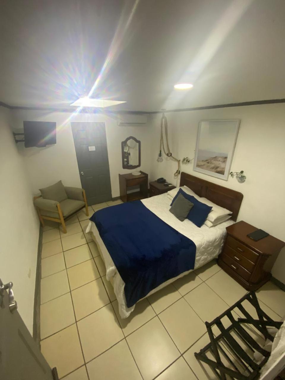 Berlor Airport Inn Río Segundo Kamer foto