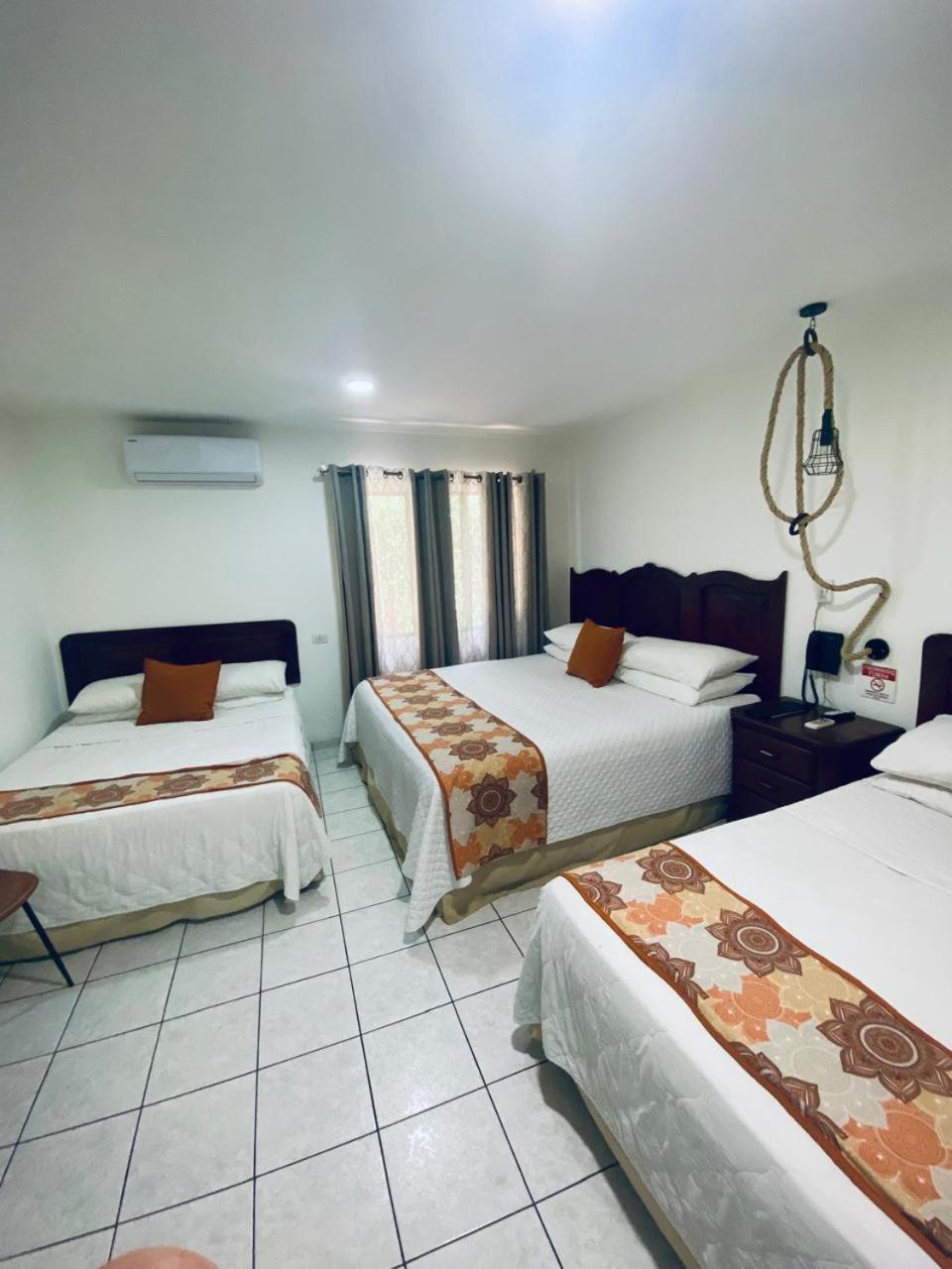 Berlor Airport Inn Río Segundo Kamer foto