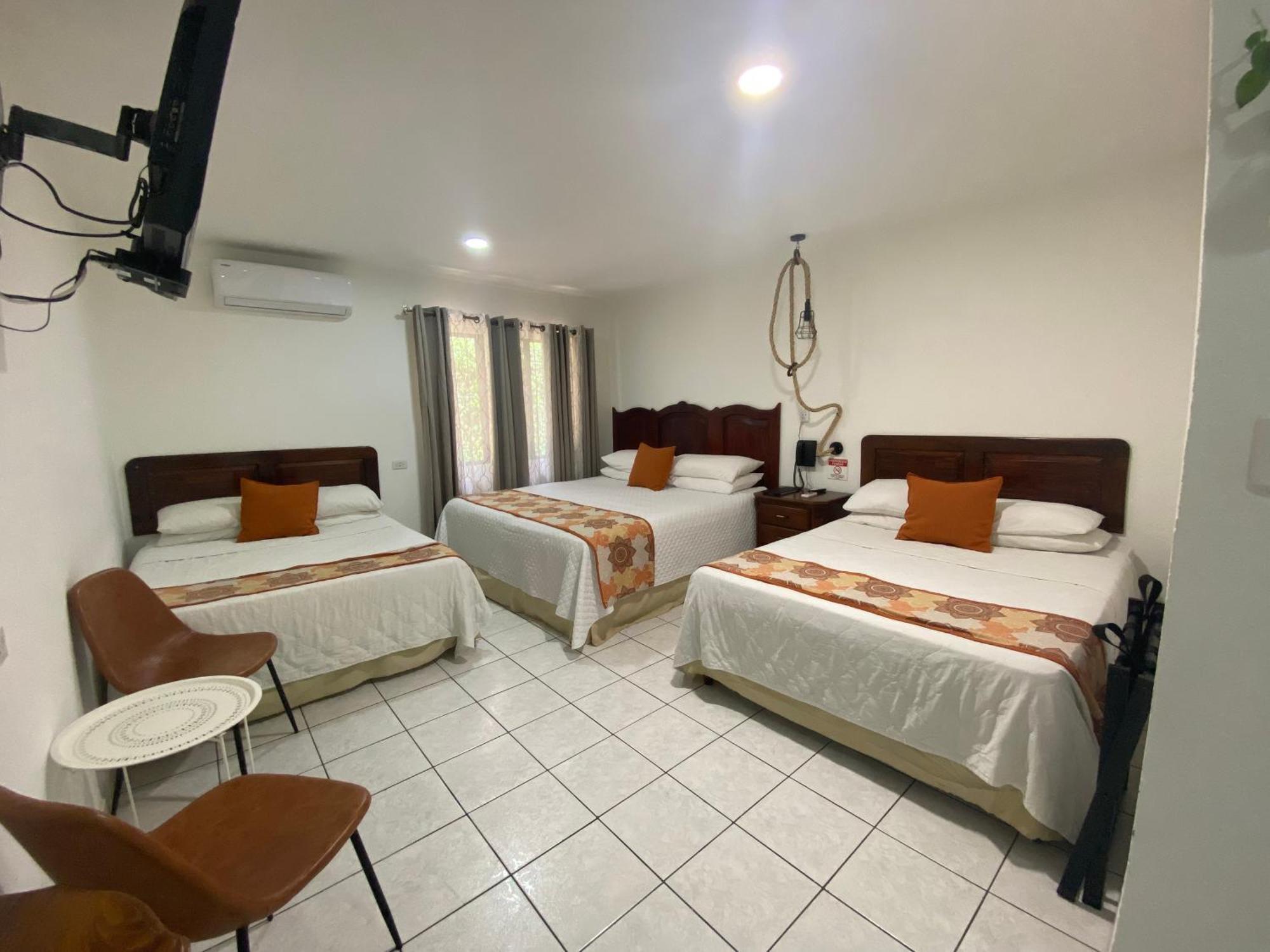 Berlor Airport Inn Río Segundo Kamer foto